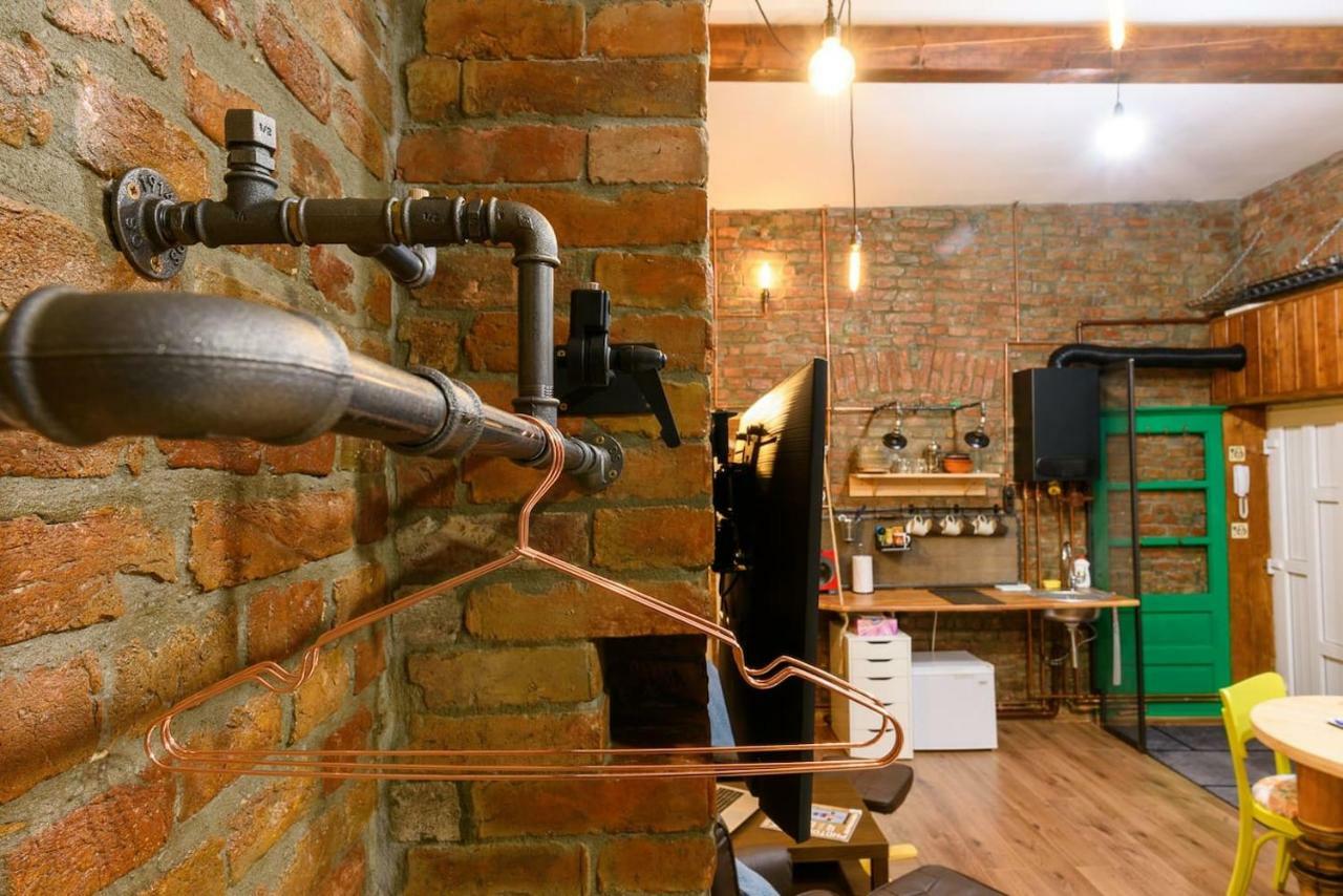 شقة كلوج-نابوكا  في Studio V - Industrial & Original - Old Town المظهر الخارجي الصورة